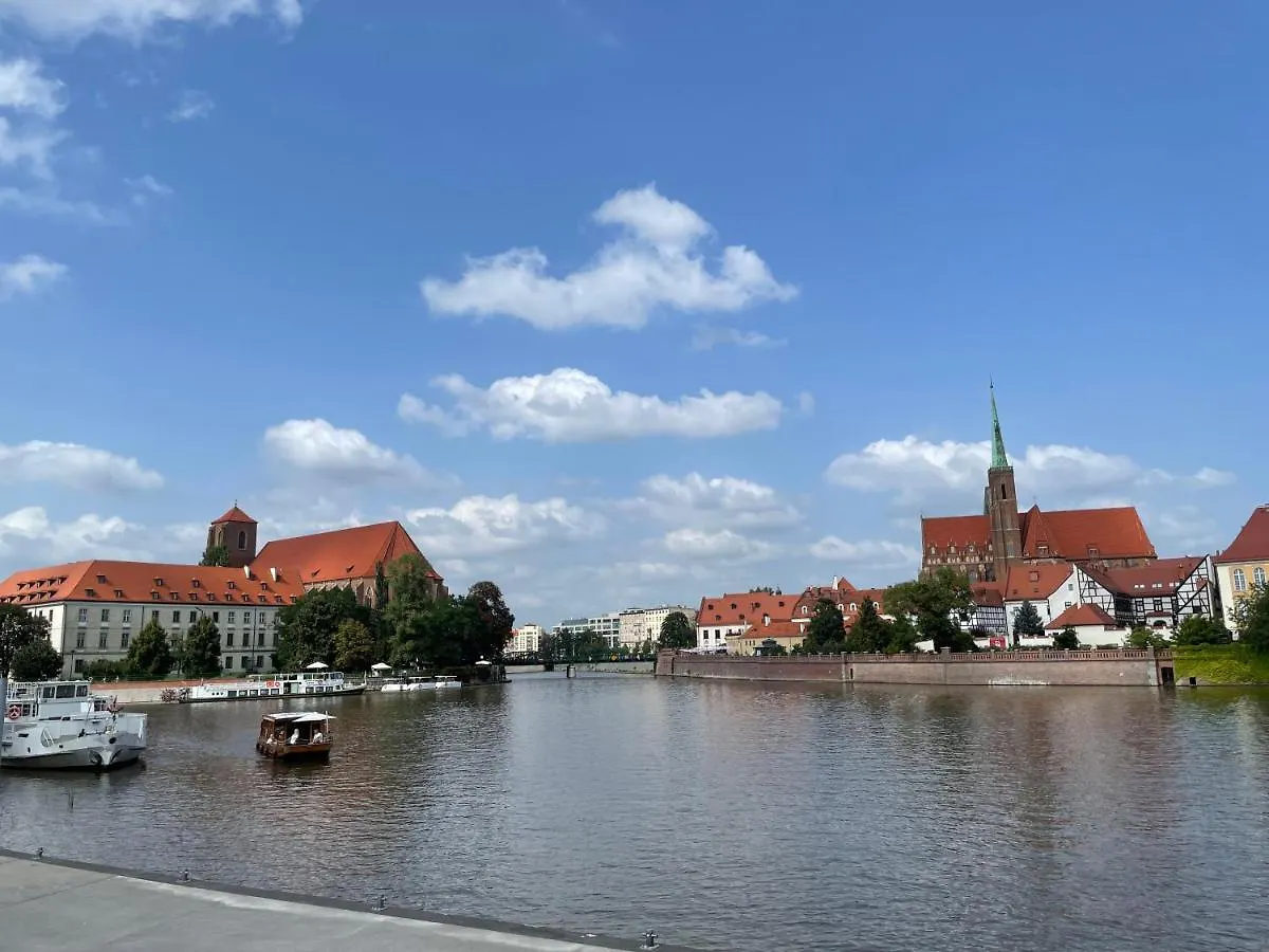 1-bedroom Apartment z kominkiem w sercu Wrocławia